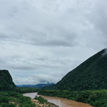 Pdv Guesthouse Muang Ngoi Bagian luar foto