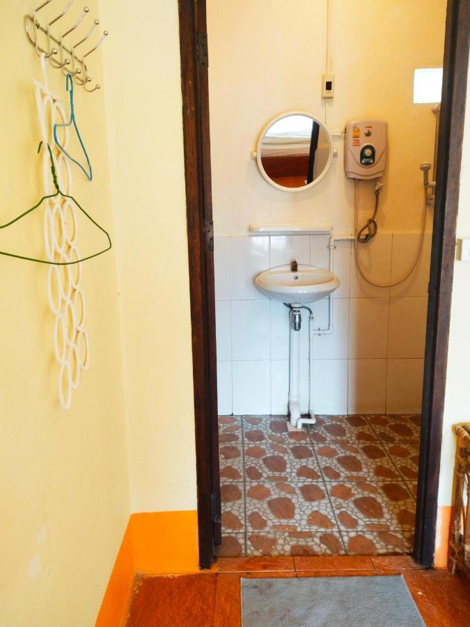 Pdv Guesthouse Muang Ngoi Bagian luar foto